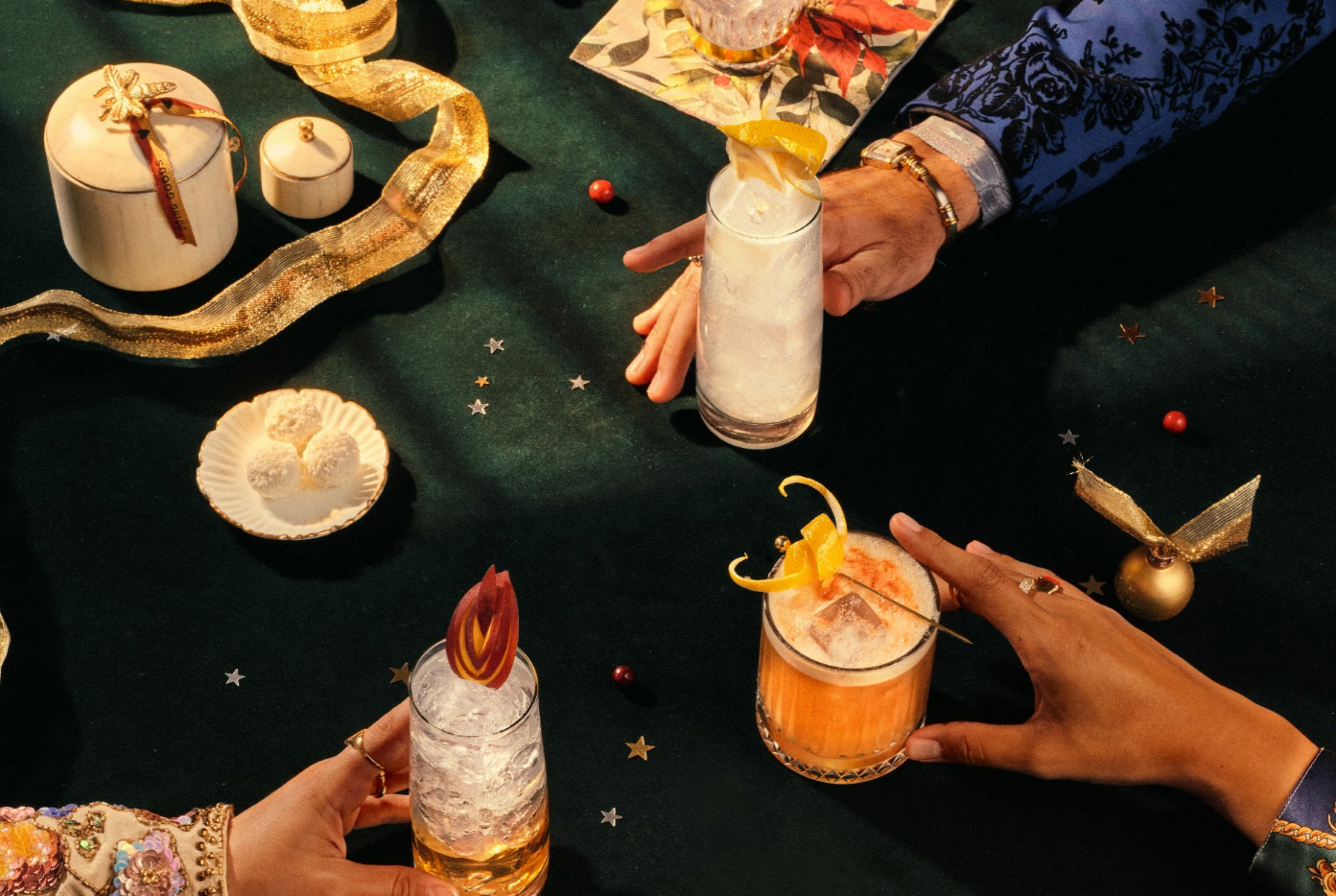 Elderflower Collins Cocktail Recipe with Bols Elderflower and Genever Products in Christmas dinner